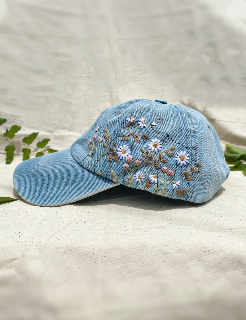 Hand Embroidery White Daisy and Bee Hat